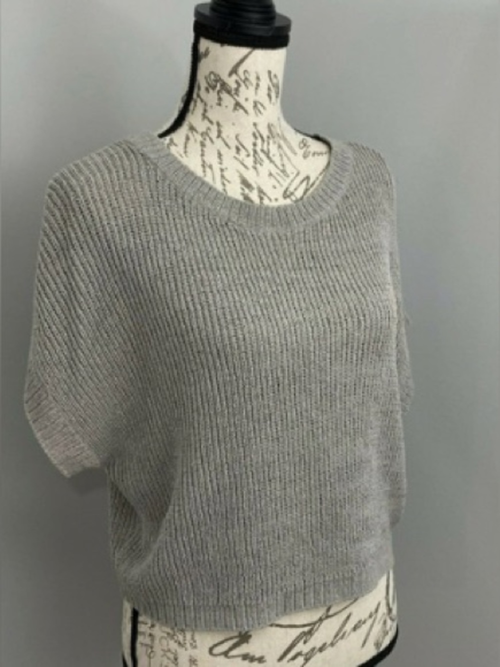 Vince Light Gray Short-Sleeve Cropped Crewneck Knit Sweater
